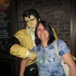 Tina meets Elvis in Las Vegas