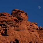 Roter Sandstein mit Mond